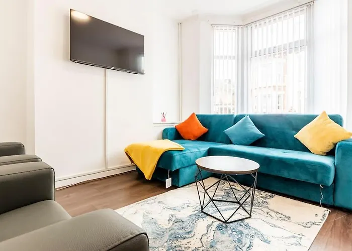Home Near Anfield And Everton Fc With Free Parking