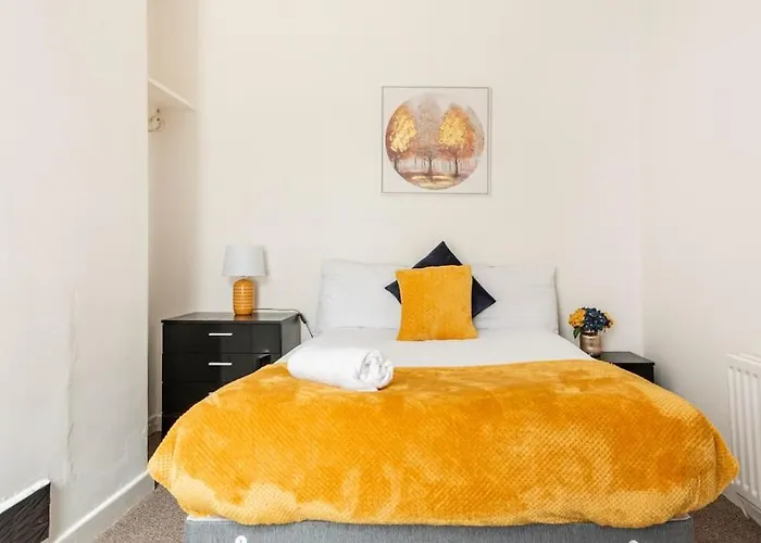 Home Near Anfield And Everton Fc With Free Parking