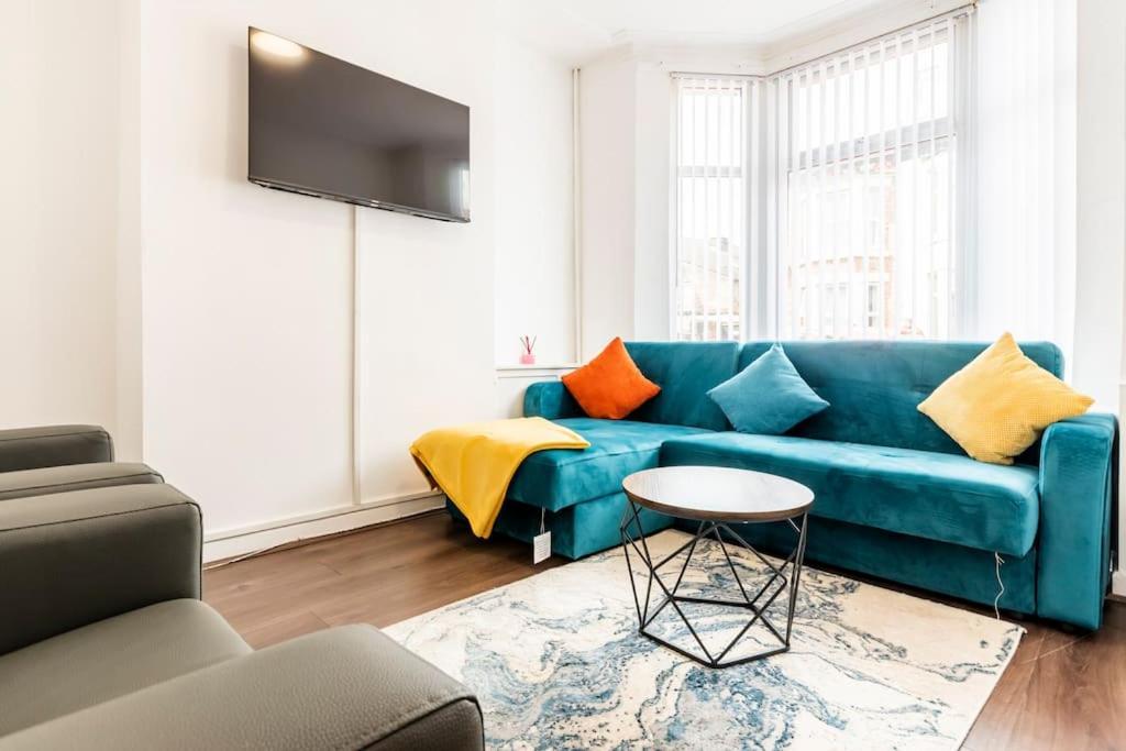 Near Anfield And Everton Fc With Free Parking Apartment