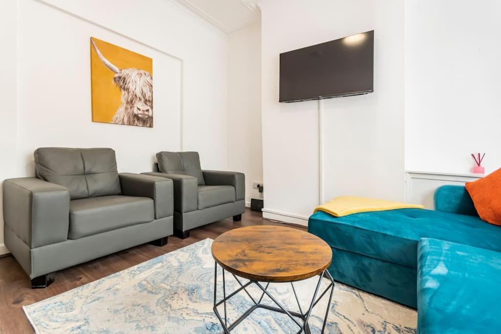 Near Anfield And Everton Fc With Free Parking *