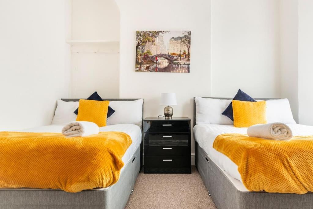 Near Anfield And Everton Fc With Free Parking Apartment