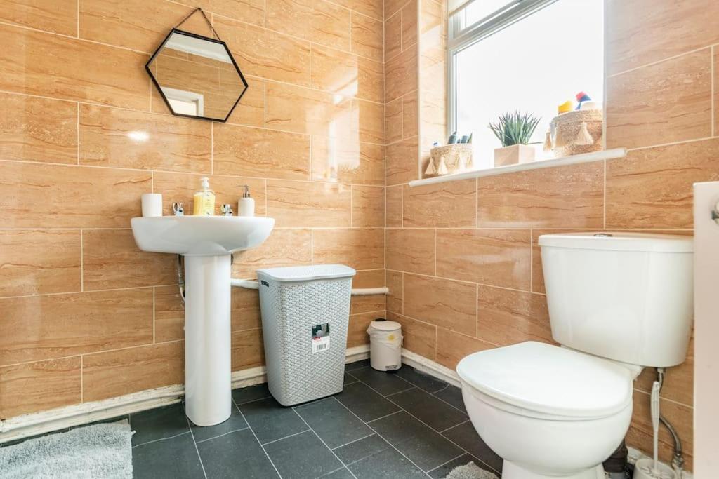 Apartment Near Anfield And Everton Fc With Free Parking *