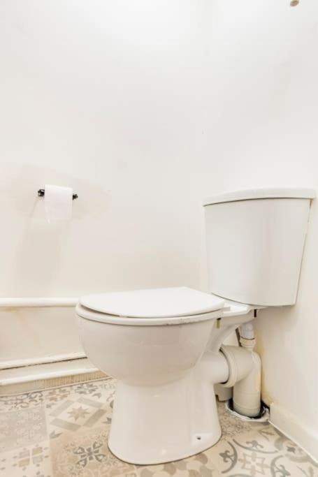 Near Anfield And Everton Fc With Free Parking Apartment