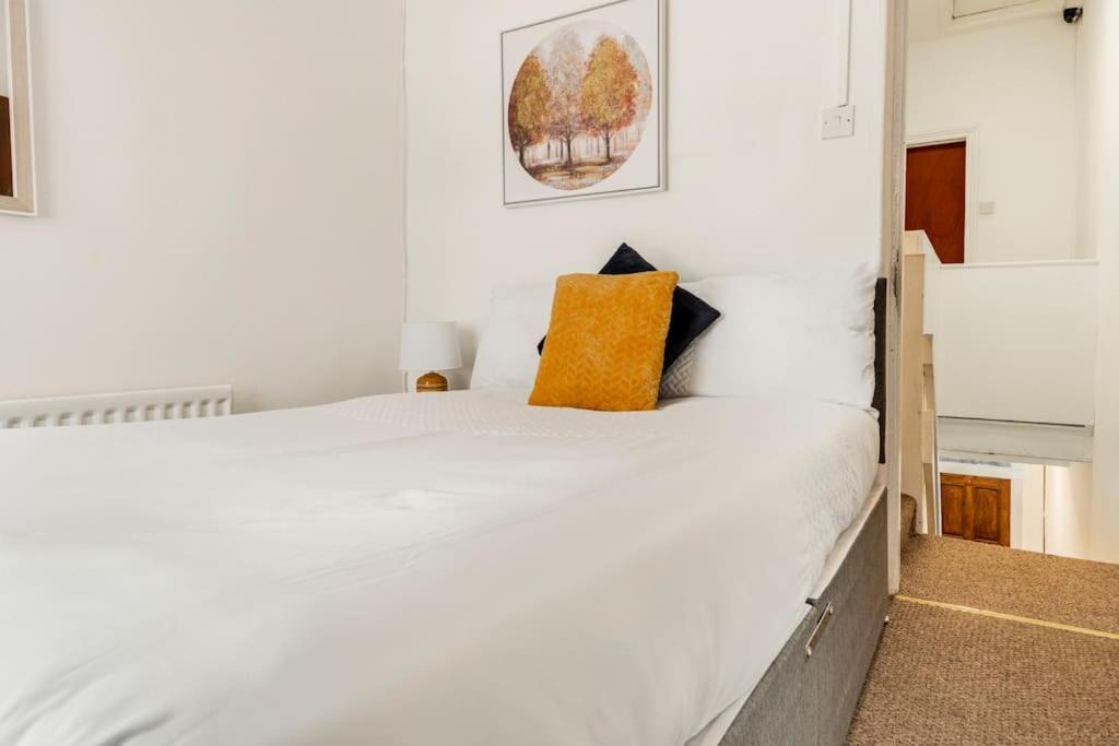Near Anfield And Everton Fc With Free Parking